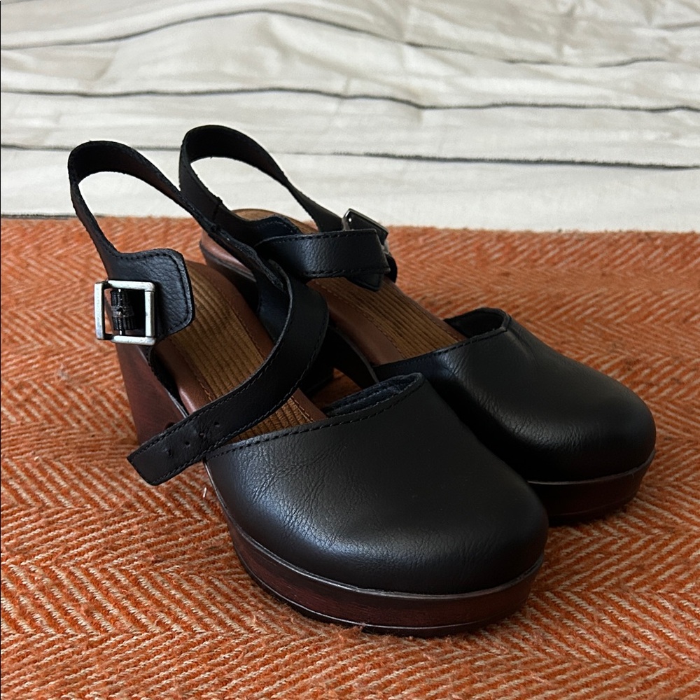 NWOT BOC by Born Natasha Womens Round Closed Toe Clogs